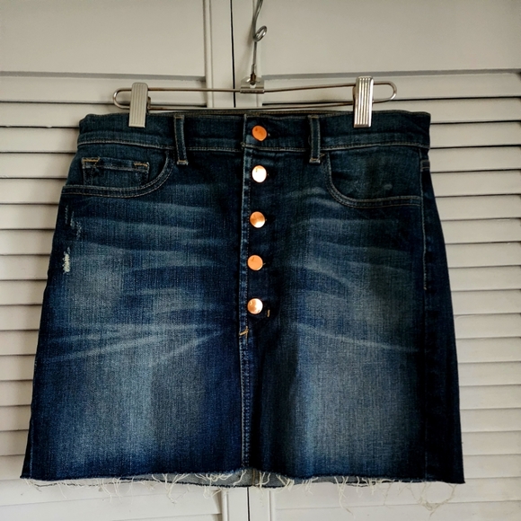 J Brand straight buttoned skirt. 5 pockets. Raw hem. Amost new. - Picture 2 of 7